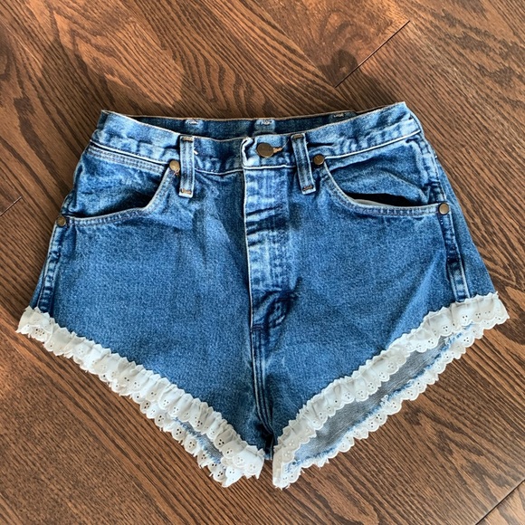 Wrangler / Urban Outfitters Lace Denim Shorts - Picture 2 of 4